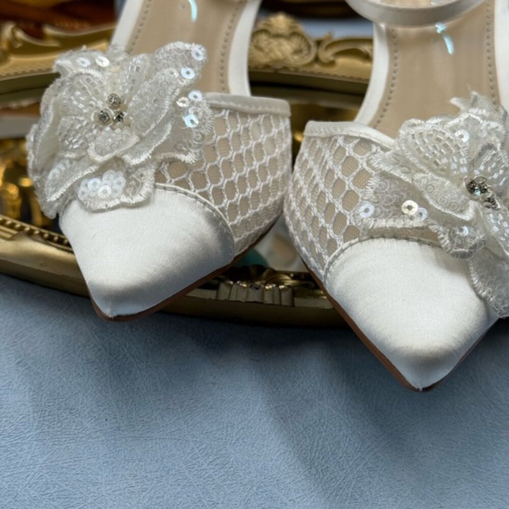 🆕 BETSEY JOHNSON 🧿 NWOB Susie Ivory Mesh Floral Embroidered Pump, Sz US 7 - Picture 15 of 15